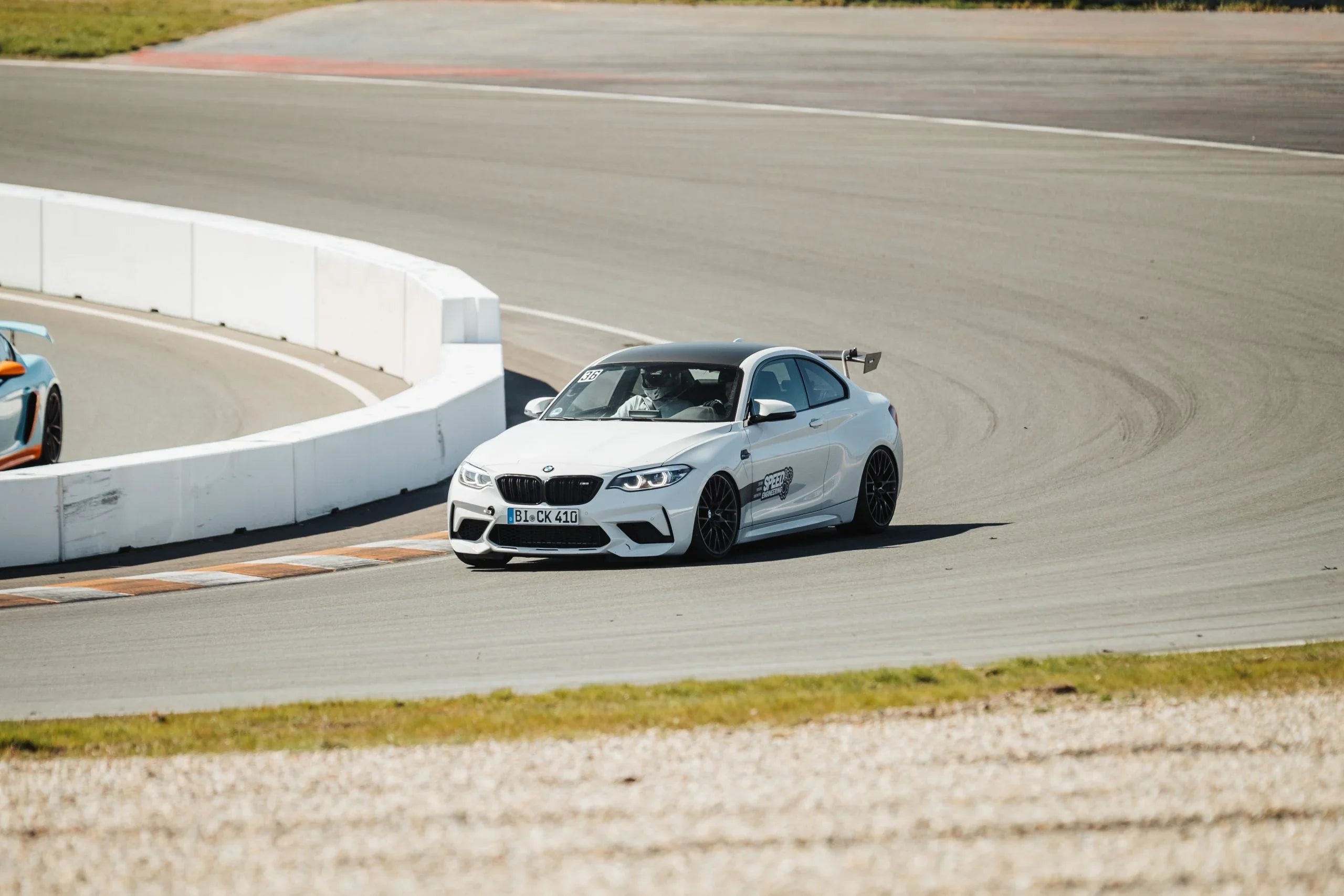 Speed Engineering - Swan Neck Wing Heckflügel für BMW M2 F87 / M2 Competition / CS F87 - mit TÜV - 14060 - Akrapovic Auspuffanlage