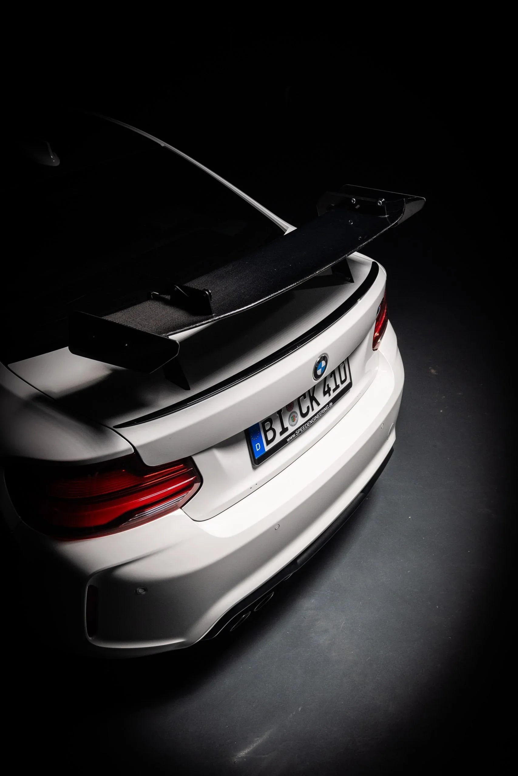 Speed Engineering - Swan Neck Wing Heckflügel für BMW M2 F87 / M2 Competition / CS F87 - mit TÜV - 14060 - Akrapovic Auspuffanlage