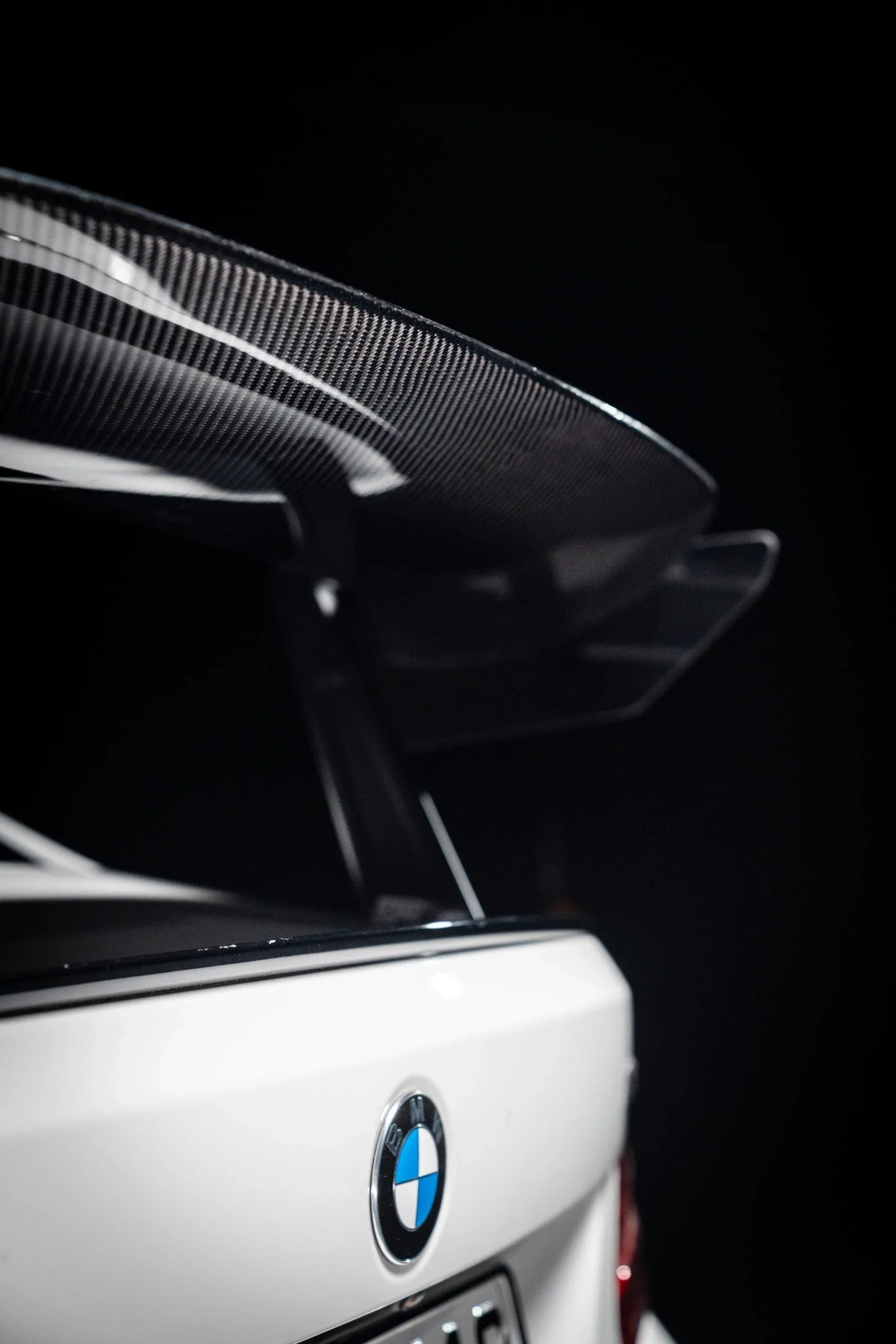 Speed Engineering - Swan Neck Wing Heckflügel für BMW M235i / M240i F22/F23 - mit TÜV - 14060 - Akrapovic Auspuffanlage