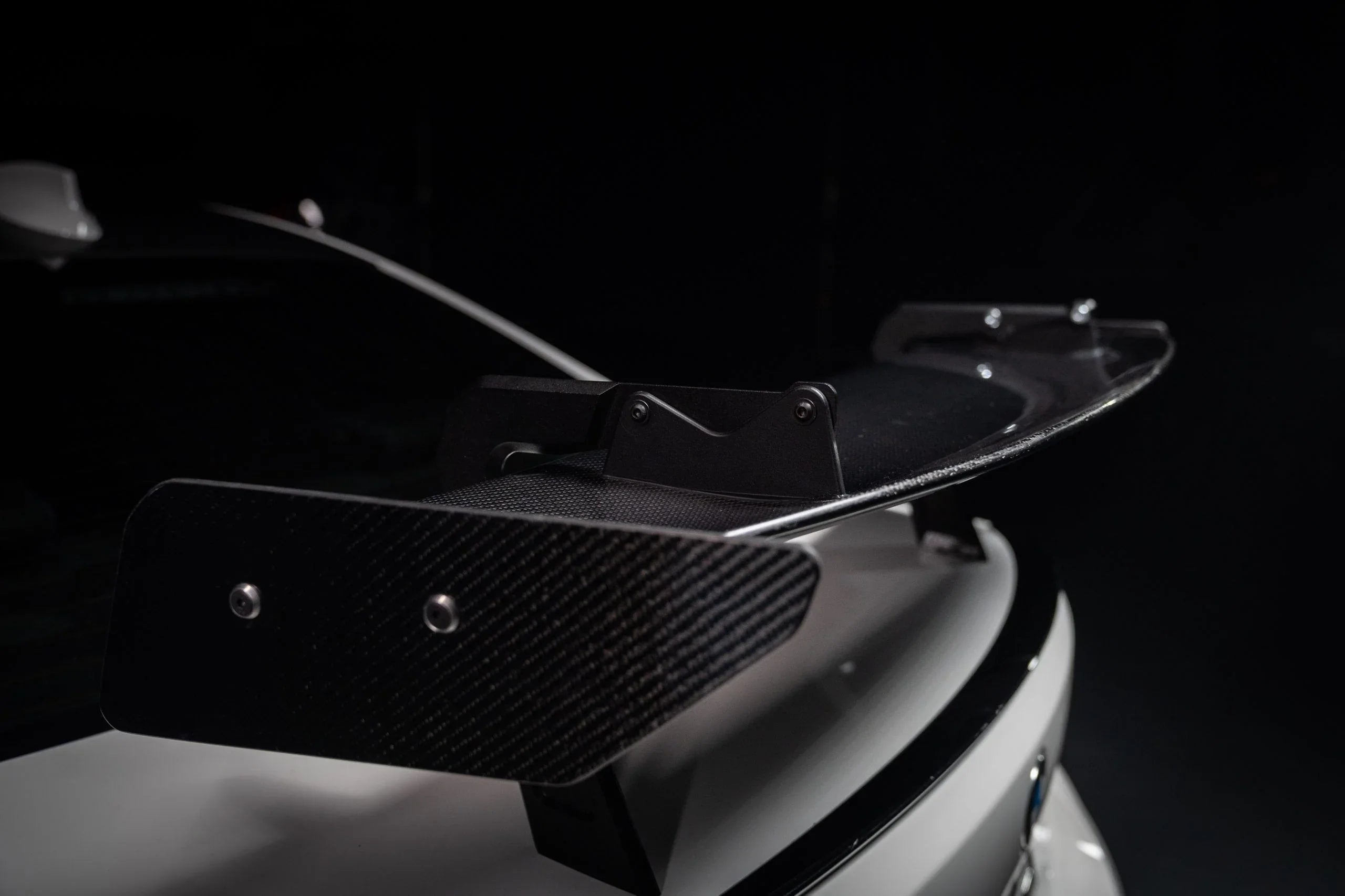 Speed Engineering - Swan Neck Wing Heckflügel für BMW M235i / M240i F22/F23 - mit TÜV - 14060 - Akrapovic Auspuffanlage