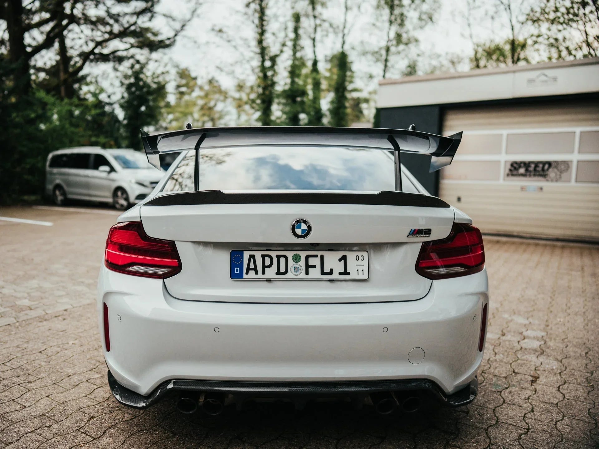 Speed Engineering - Swan Neck Wing Heckflügel für BMW M235i / M240i F22/F23 - mit TÜV - 14060 - Akrapovic Auspuffanlage