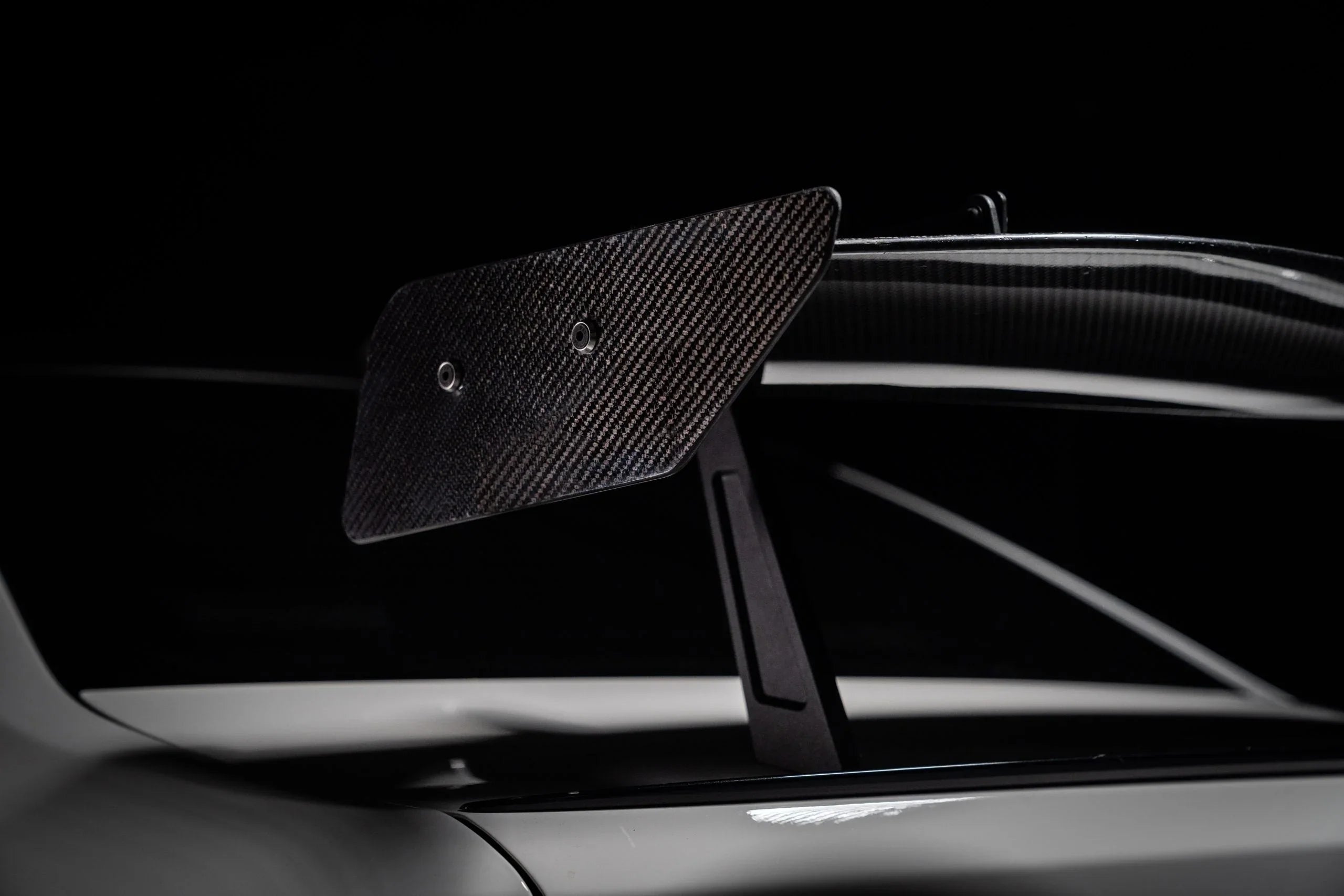 Speed Engineering - Big Swan Neck Wing Heckflügel für BMW M2 F87 / M2 Competition / CS F87 - 14310 - Akrapovic Auspuffanlage