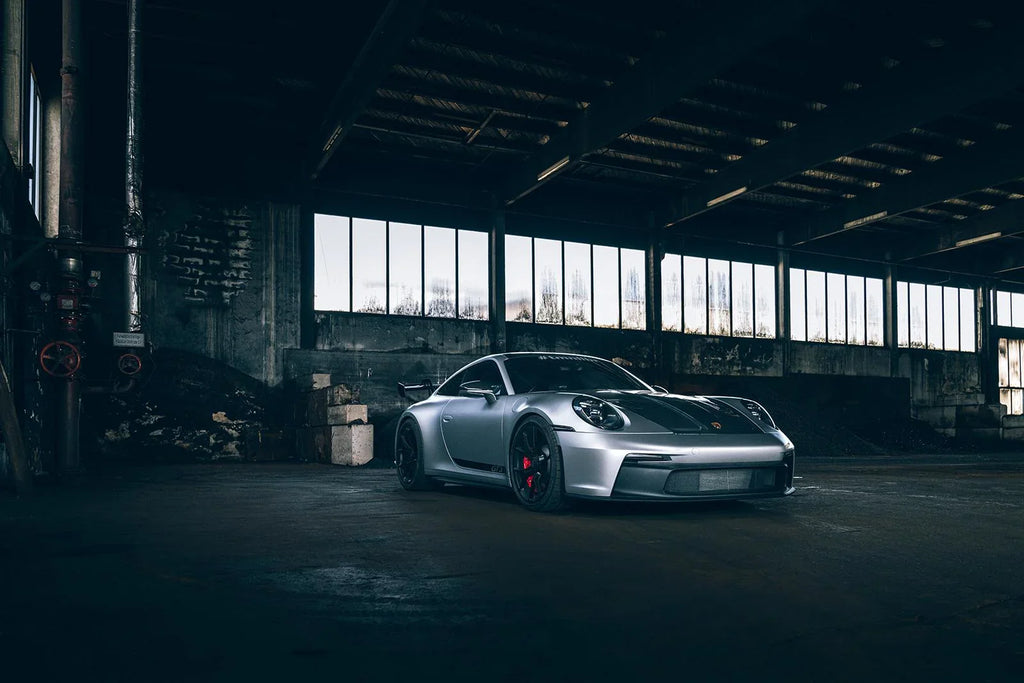 KW Gewindefahrwerk V5 Clubsport inkl. Stützlager für Porsche 992 GT3 - 3090171096/3090171093 - Akrapovic Auspuffanlage