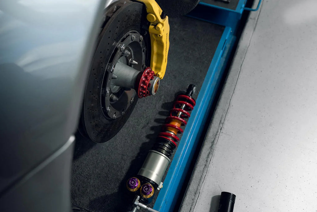KW Gewindefahrwerk V5 für Porsche Carrera GT 980 - 30971027/30971427 - Akrapovic Auspuffanlage