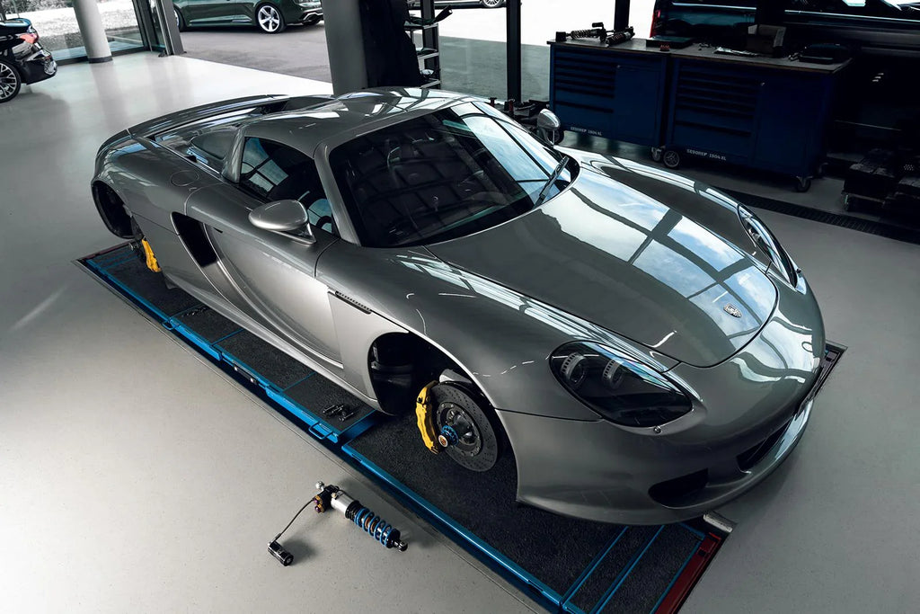 KW Gewindefahrwerk V5 für Porsche Carrera GT 980 - 30971027/30971427 - Akrapovic Auspuffanlage