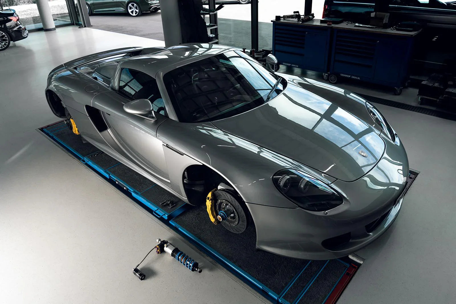 KW Gewindefahrwerk V5 für Porsche Carrera GT 980 - 30971027/30971427 - Akrapovic Auspuffanlage