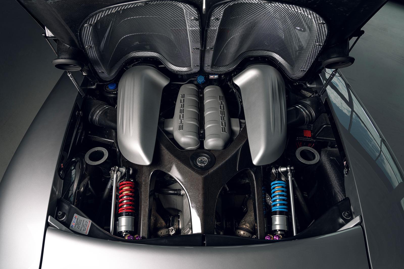 KW Gewindefahrwerk V5 für Porsche Carrera GT 980 - 30971027/30971427 - Akrapovic Auspuffanlage