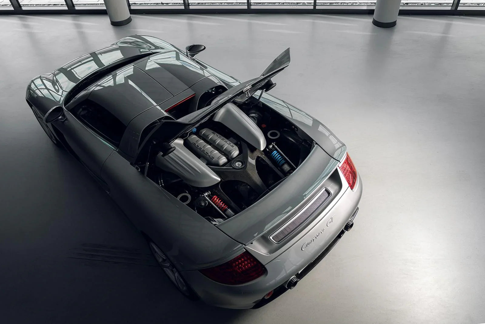 KW Gewindefahrwerk V5 für Porsche Carrera GT 980 - 30971027/30971427 - Akrapovic Auspuffanlage