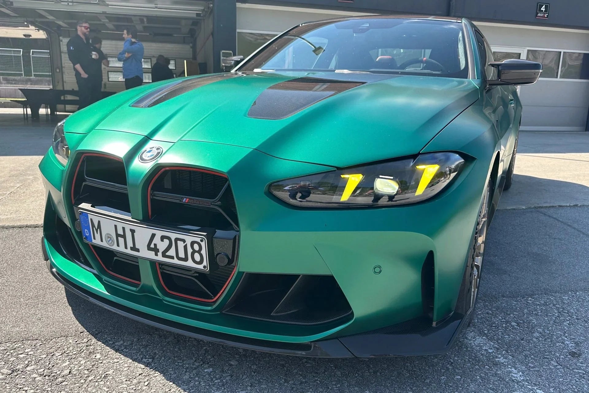 BMW Original LCI CS LED Scheinwerfer mit gelben Tagfahrlicht / LCI CS LED Headlights with yellow DRL für BMW M3 G80/G81 / M4 G82/G83 - Akrapovic Auspuffanlage