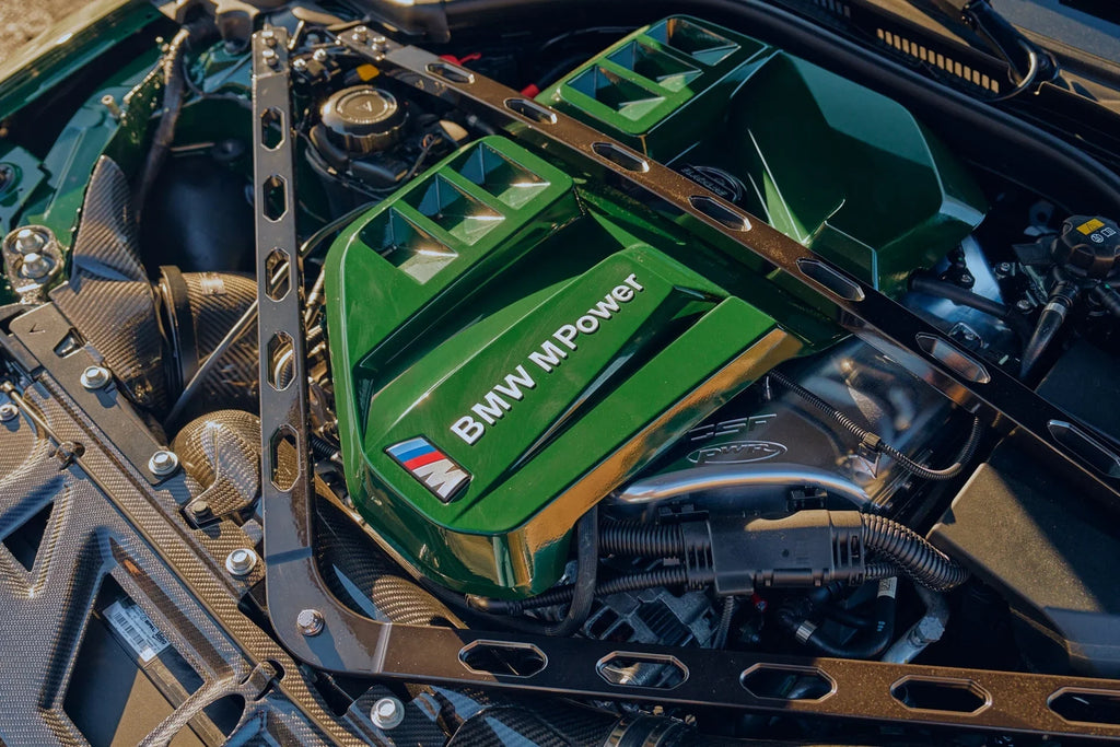 CSF Ladeluftkühler - Manifold für BMW S58 M3/M4 G80/G81/G82/G83 G8x - 8233/8233B/8233C - Akrapovic Auspuffanlage