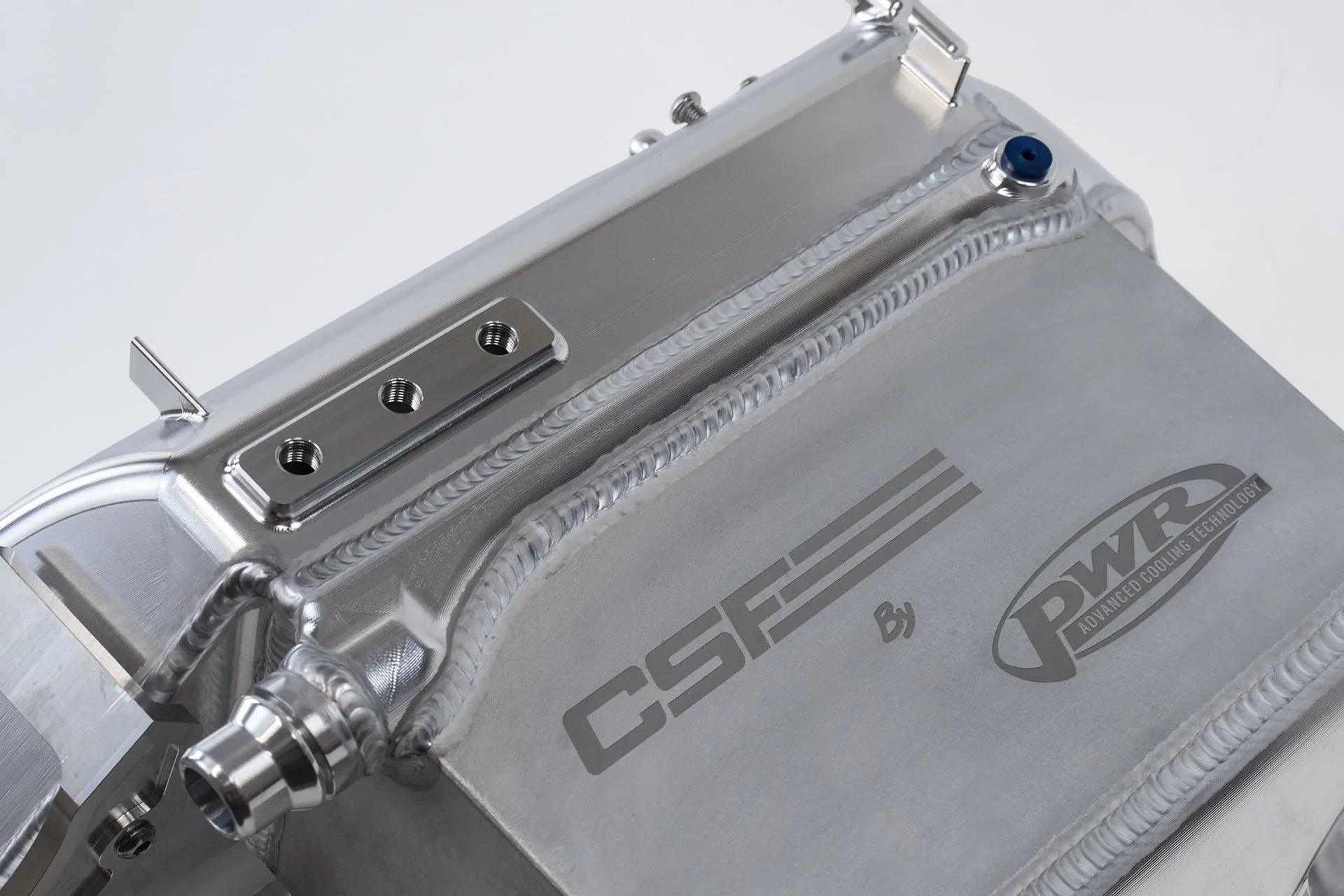 CSF Ladeluftkühler - Manifold für BMW S58 M3/M4 G80/G81/G82/G83 G8x - 8233/8233B/8233C - Akrapovic Auspuffanlage