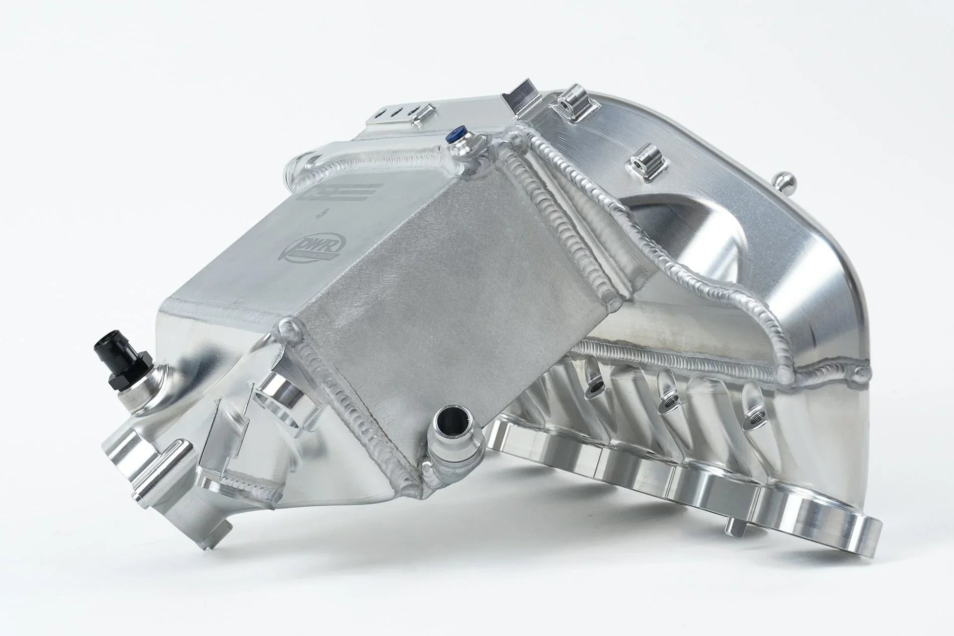 CSF Ladeluftkühler - Manifold für BMW S58 M3/M4 G80/G81/G82/G83 G8x - 8233/8233B/8233C - Akrapovic Auspuffanlage