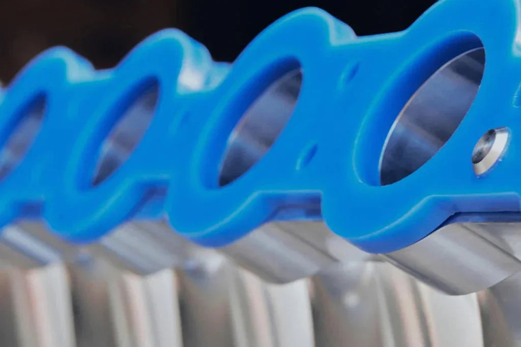CSF Ladeluftkühler - Manifold für BMW S58 M3/M4 G80/G81/G82/G83 G8x - 8233/8233B/8233C - Akrapovic Auspuffanlage