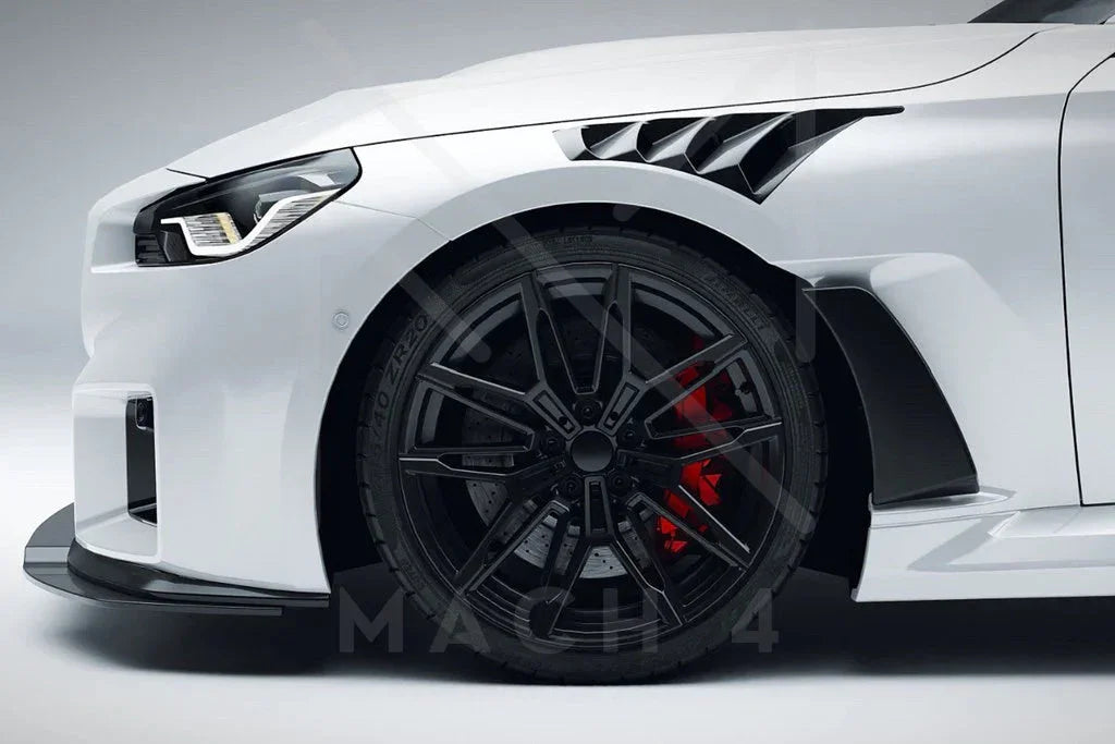 Alpha-N Carbon Kotflügel mit Aero-Blade und Lüftungsöffnungen V4 Set / Carbon Vented Front Fender with Blades V4 Set für BMW M2 G87 - AN-0525 - Akrapovic Auspuffanlage
