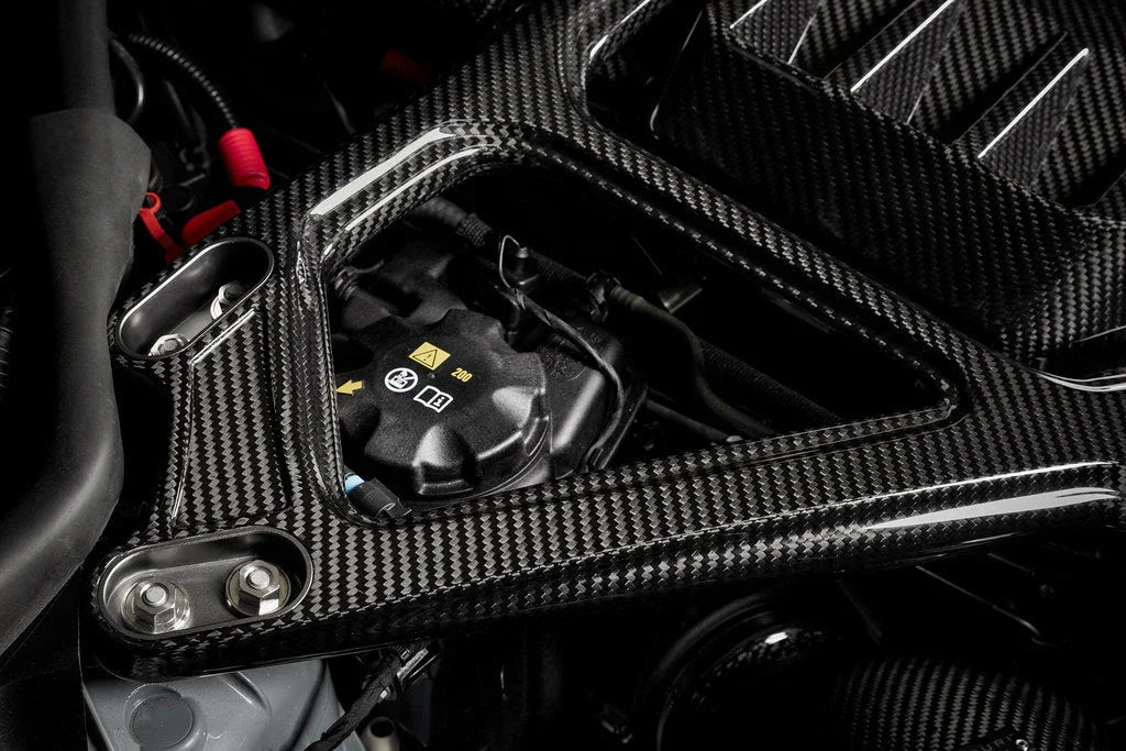 Eventuri Carbon Domstrebe / Carbon Strut Brace für BMW M2 G87 S58 Motor - Akrapovic Auspuffanlage