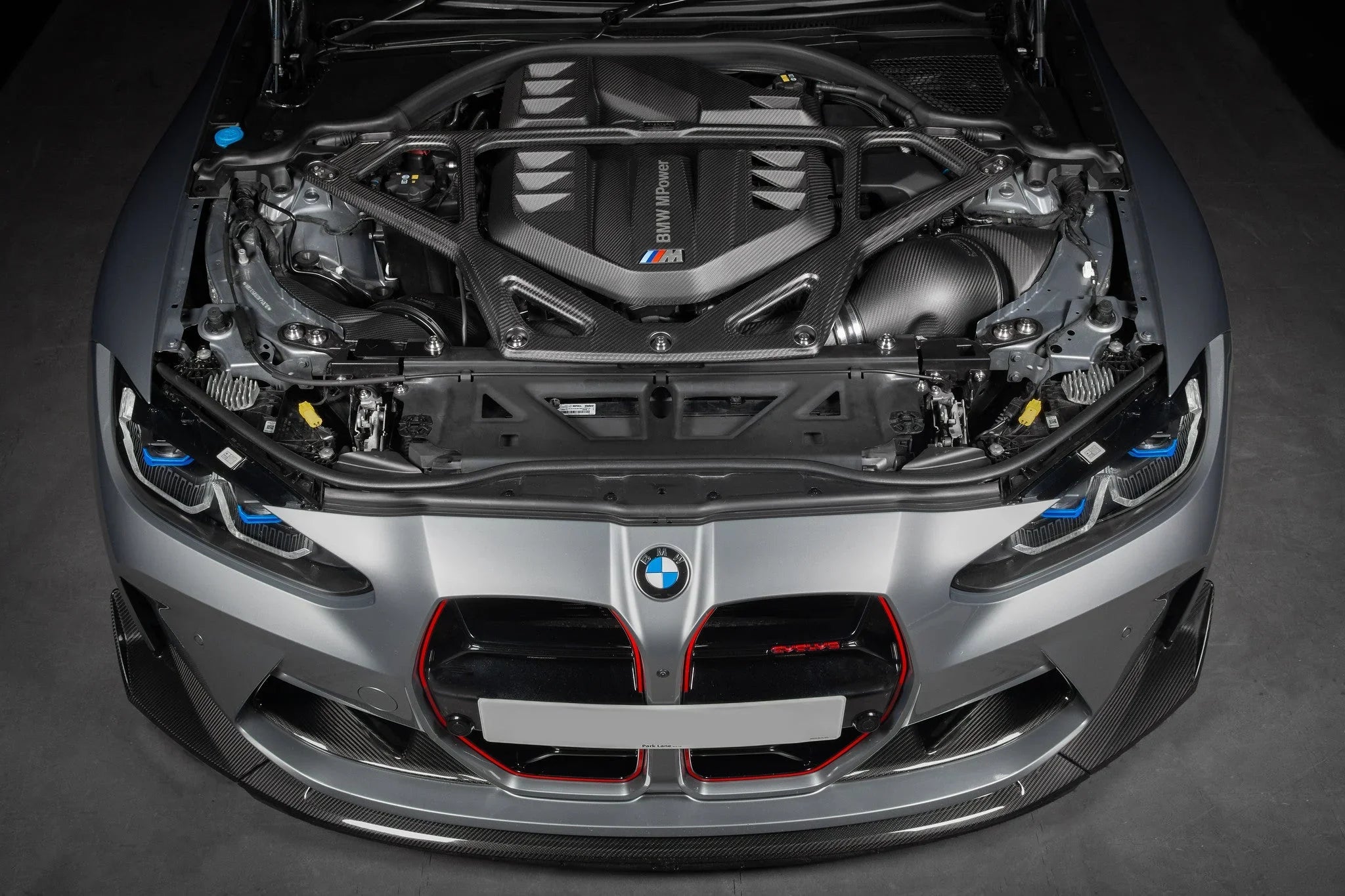 Eventuri Carbon Domstrebe / Carbon Strut Brace für BMW M3 G80/G81 & M4 G82/G83 S58 Motor - Akrapovic Auspuffanlage