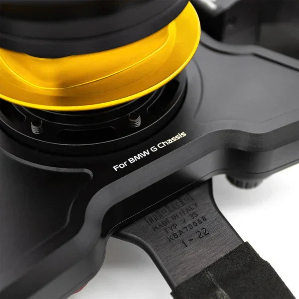 JQ Werks MADTRACE® BMW G Series Racing Steering Wheel System / Motorsport Lenkrad Alcantara für BMW M2 G87 - Akrapovic Auspuffanlage
