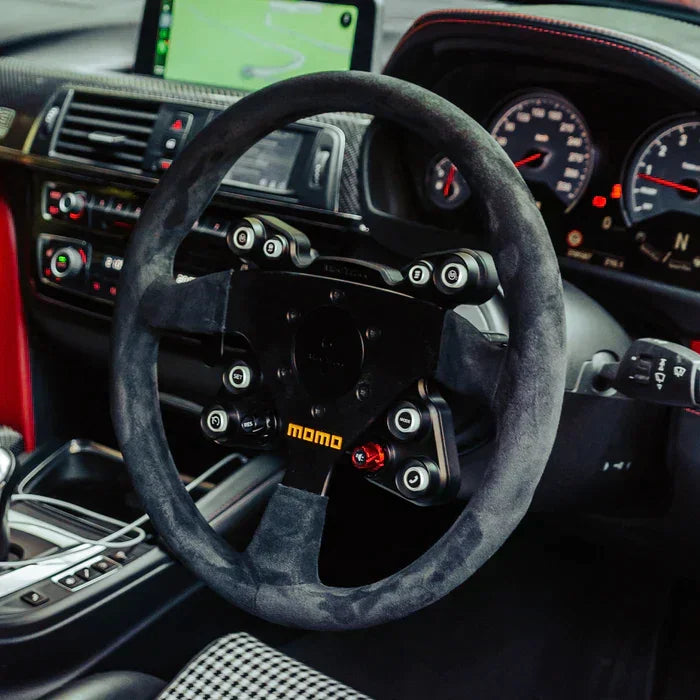 JQ Werks MADTRACE® BMW F Series Racing Steering Wheel System / Motorsport Lenkrad Alcantara für BMW M3 F80 / M4 F82/F83 - Akrapovic Auspuffanlage
