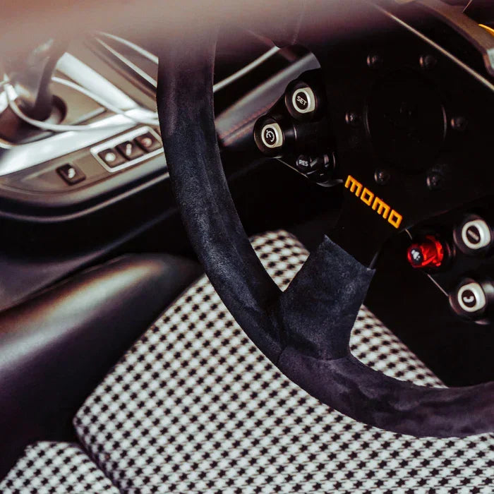 JQ Werks MADTRACE® BMW F Series Racing Steering Wheel System / Motorsport Lenkrad Alcantara für BMW M2 F87 / M2 Competition F87 / M2 CS F87 - Akrapovic Auspuffanlage