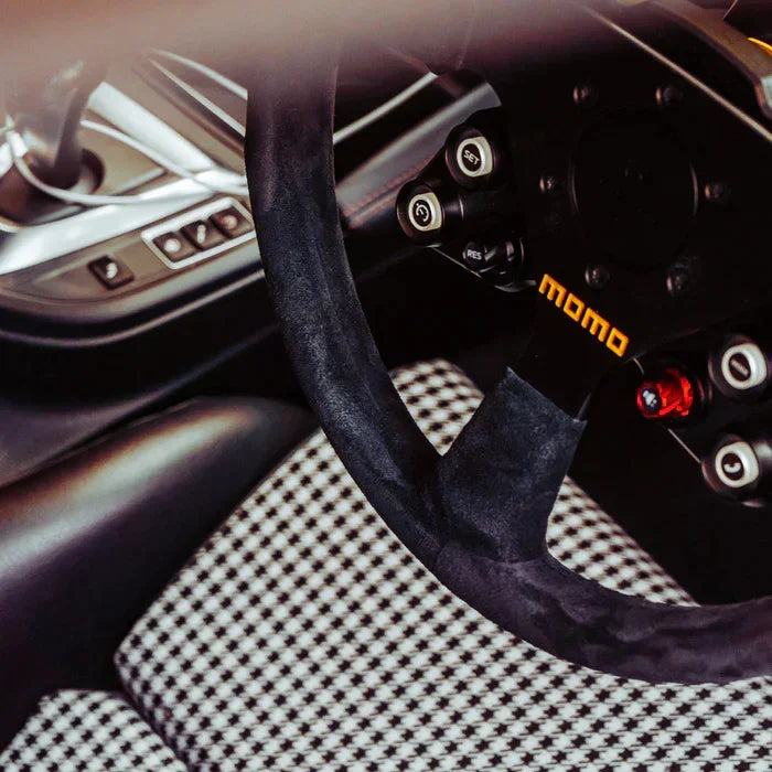 JQ Werks MADTRACE® BMW F Series Racing Steering Wheel System / Motorsport Lenkrad Alcantara für BMW M3 F80 / M4 F82/F83 - Akrapovic Auspuffanlage