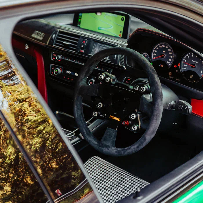 JQ Werks MADTRACE® BMW F Series Racing Steering Wheel System / Motorsport Lenkrad Alcantara für BMW M3 F80 / M4 F82/F83 - Akrapovic Auspuffanlage