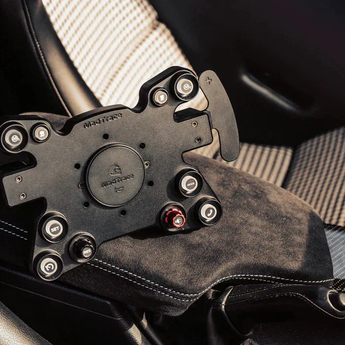JQ Werks MADTRACE® BMW F Series Racing Steering Wheel System / Motorsport Lenkrad Alcantara für BMW M3 F80 / M4 F82/F83 - Akrapovic Auspuffanlage