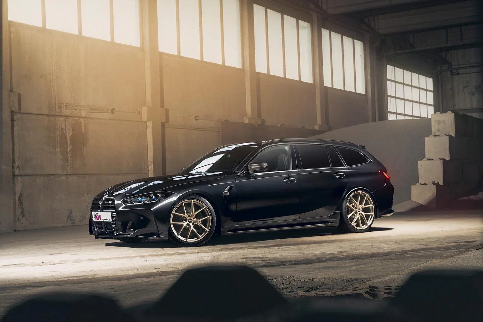 KW Gewindefahrwerk V4 für BMW M3 G81 Touring xDrive / M4 G83 Cabriolet xDrive - 3A7200ER - Akrapovic Auspuffanlage
