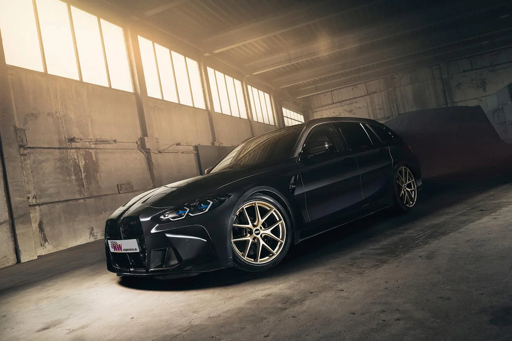 KW Gewindefahrwerk V4 für BMW M3 G81 Touring xDrive / M4 G83 Cabriolet xDrive - 3A7200ER - Akrapovic Auspuffanlage