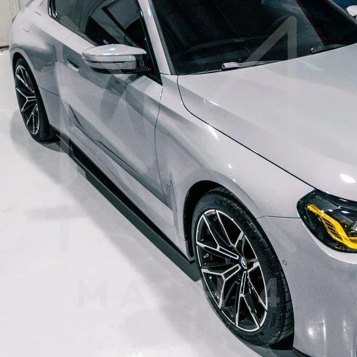 R44/MHC Edition 1 Carbon Seitenschweller / Side Skirts für BMW M2 G87 - Akrapovic Auspuffanlage