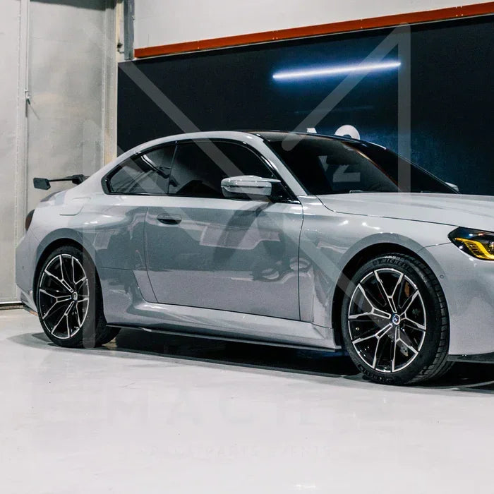 R44/MHC Edition 1 Carbon Seitenschweller / Side Skirts für BMW M2 G87 - Akrapovic Auspuffanlage